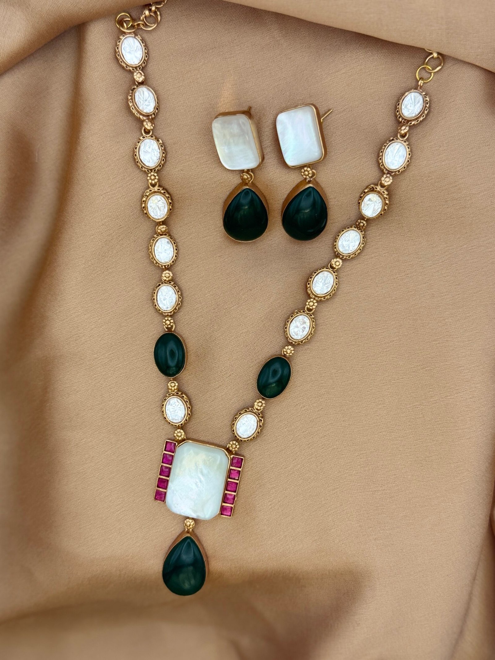 Jade Set Jade Set - Image 1