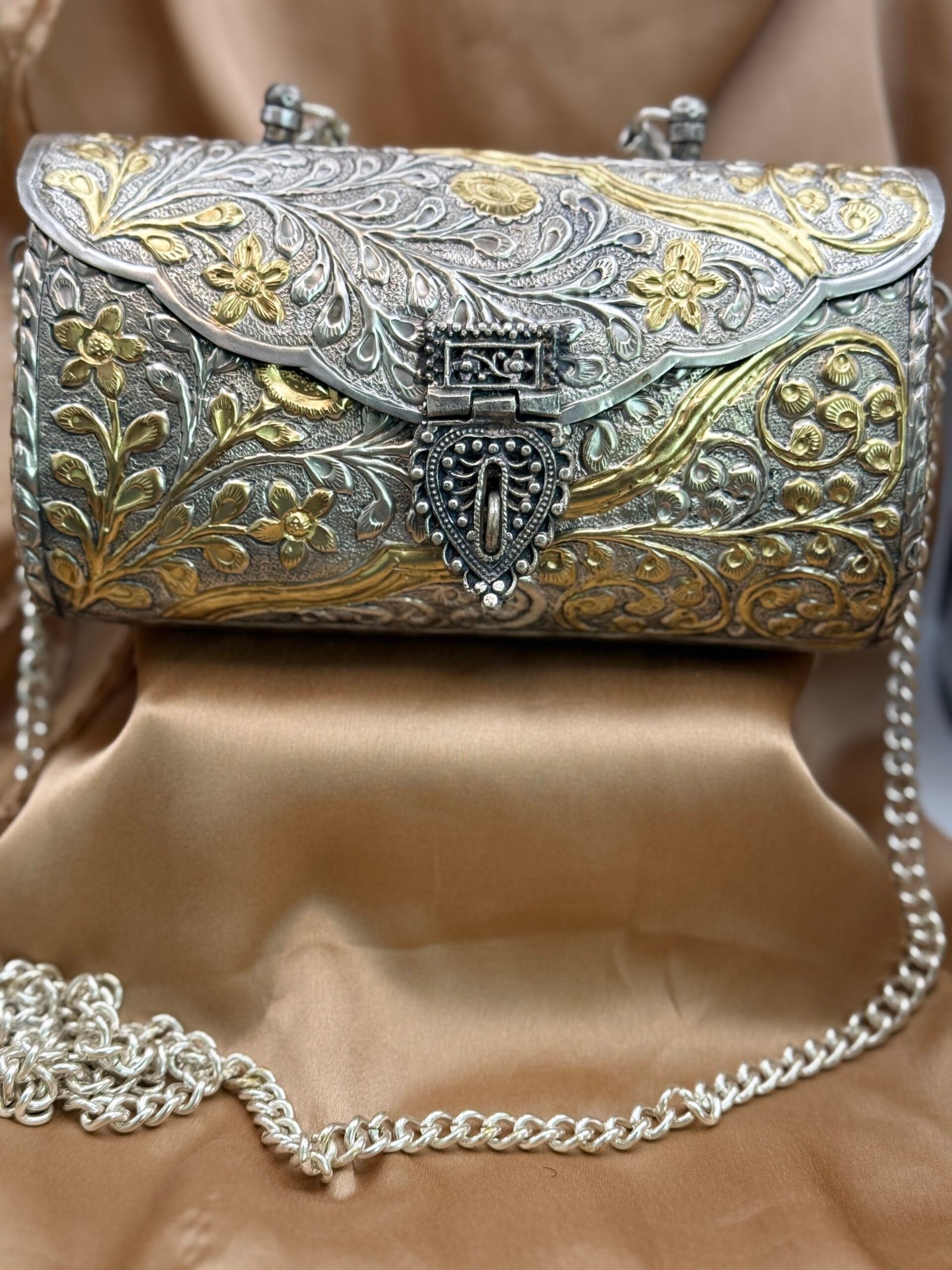 Sandooq Clutch Sandooq Clutch - Image 1